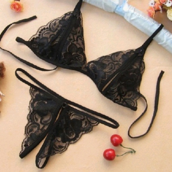 Other - 4 PIECE LINGERIE LACE SET. NEW